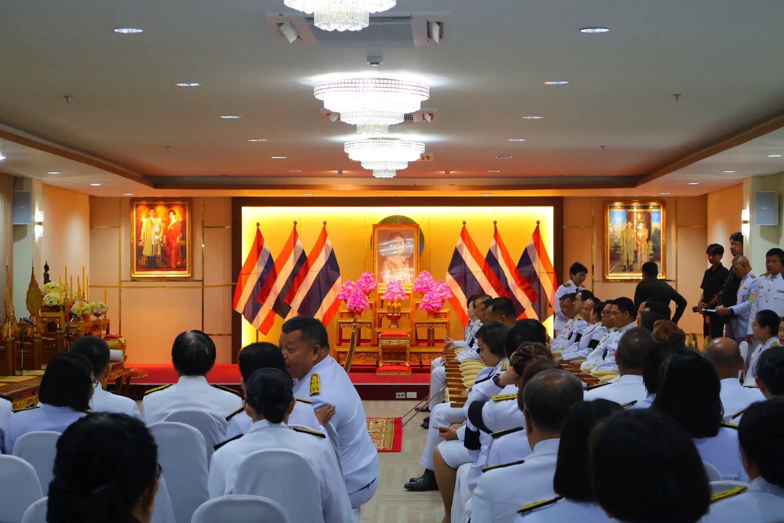 title - วันที่ 22 พฤษภาคม 2569 เวลา 07.00 น. นายวิทูล ประดิษฐบุญ ปฏิรูปที่ดินจังหวัดปราจีนบุรี มอบหมายให้ ข้าราชการ และเจ้าหน้าที่ ส.ป.ก.ปราจีนบุรี เข้าร่วมงานเฉลิมพระเกียรติ สมเด็จพระนางเจ้ารำไพพรรณี พระบรมราชินี ในรัชกาลที่ 7